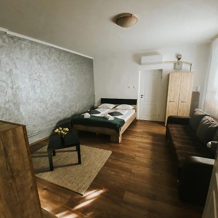 Mateas Apartament Apartman Nagyvárad Kültér fotó